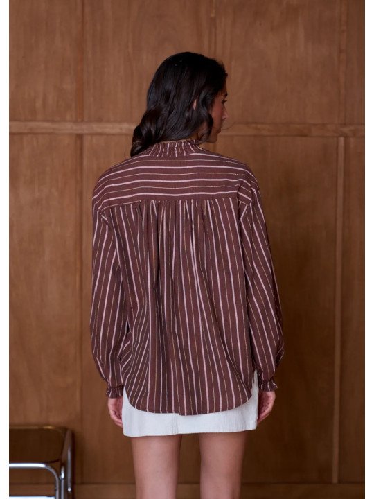 Women's loose-fitting blouse with a gathered collar and long sleeves