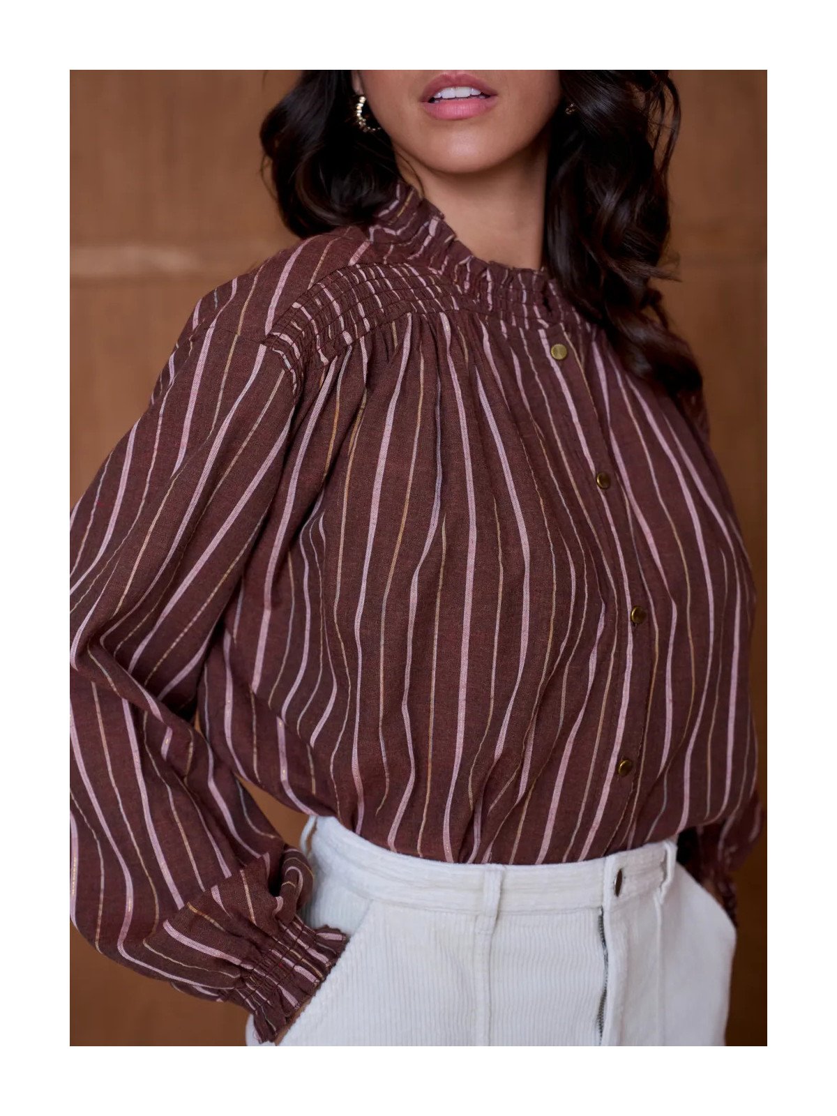 Women's loose-fitting blouse with a gathered collar and long sleeves