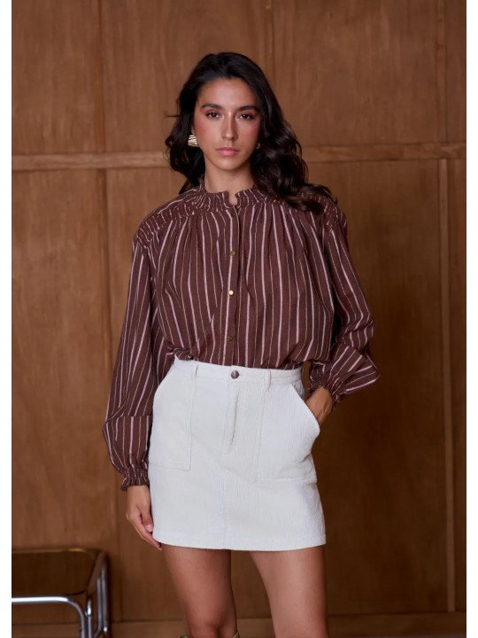 Women's loose-fitting blouse with a gathered collar and long sleeves