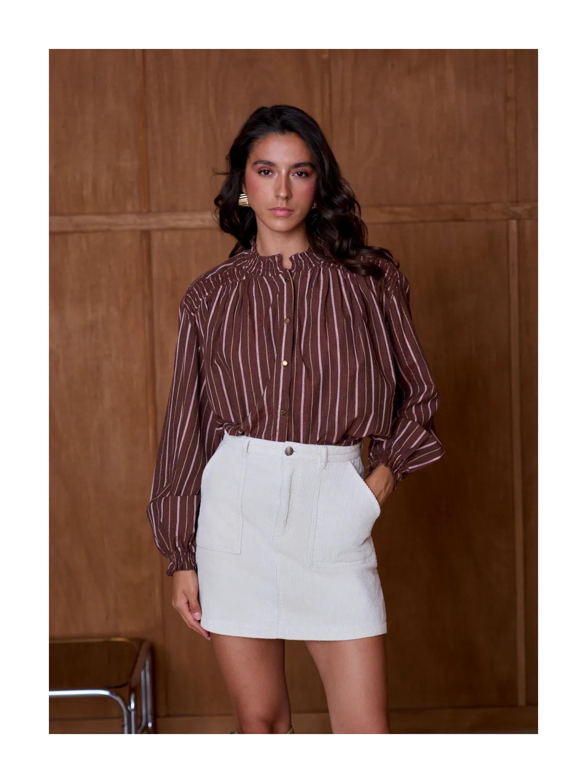 Women's loose-fitting blouse with a gathered collar and long sleeves
