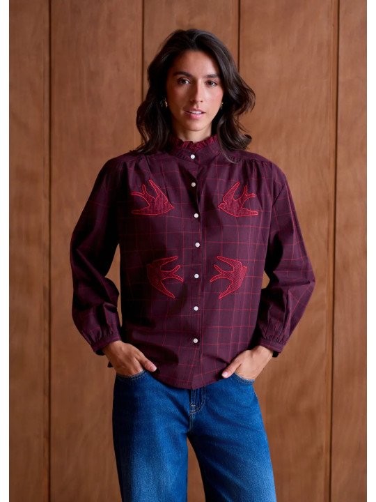 Women's loose-fitting blouse with a gathered neckline and appliqué details