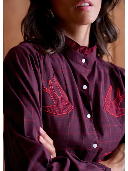 Women's loose-fitting blouse with a gathered neckline and appliqué details
