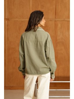 Locker sitzendes Damen-Canvas-Overshirt mit aufgesetzten Taschen