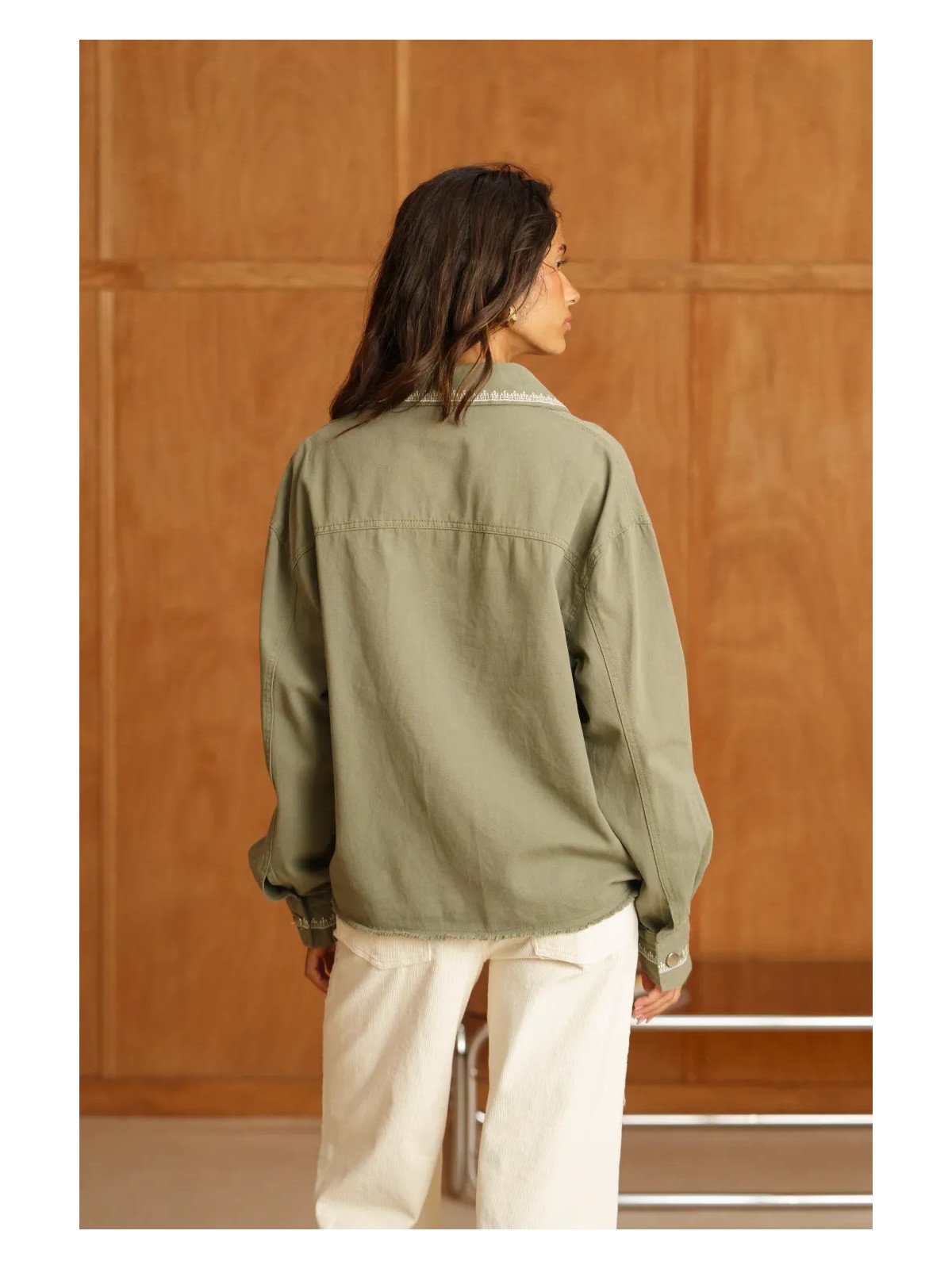 Surchemise Femme Ample en Toile à Poches Plaquées