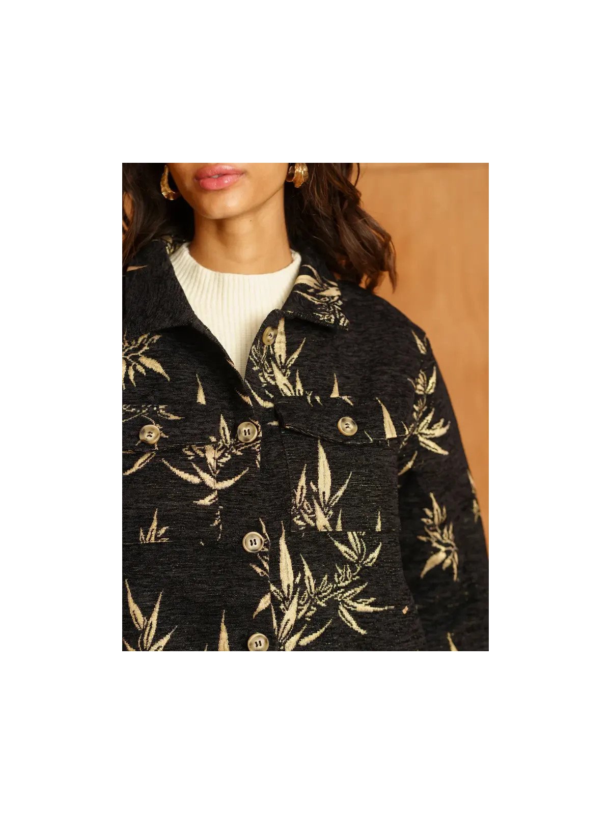Kurze, strukturierte Damenjacke mit Taschen