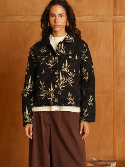 Kurze, strukturierte Damenjacke mit Taschen