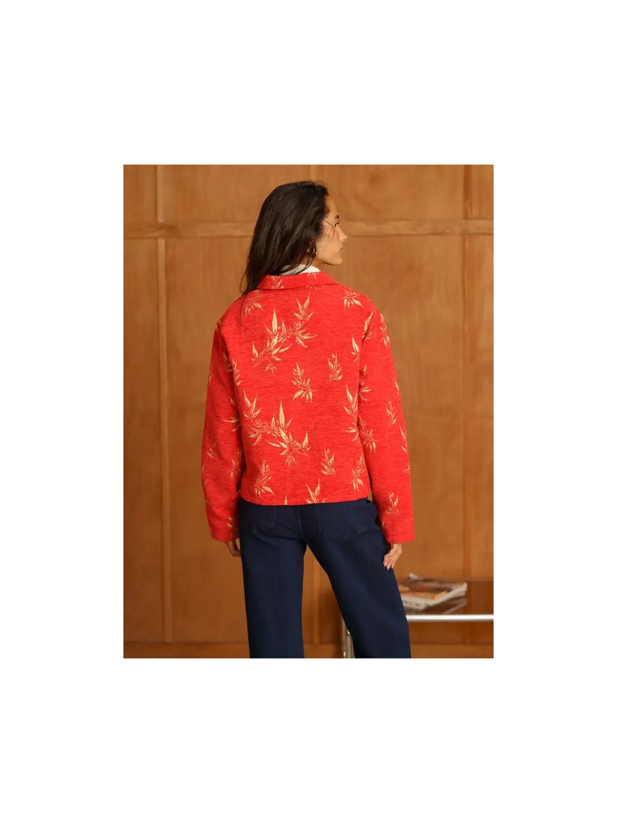 Kurze, strukturierte Damenjacke mit Taschen