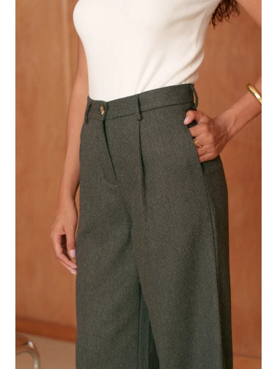 Damen-Hose mit weitem Bein, hohem Bund und Falten