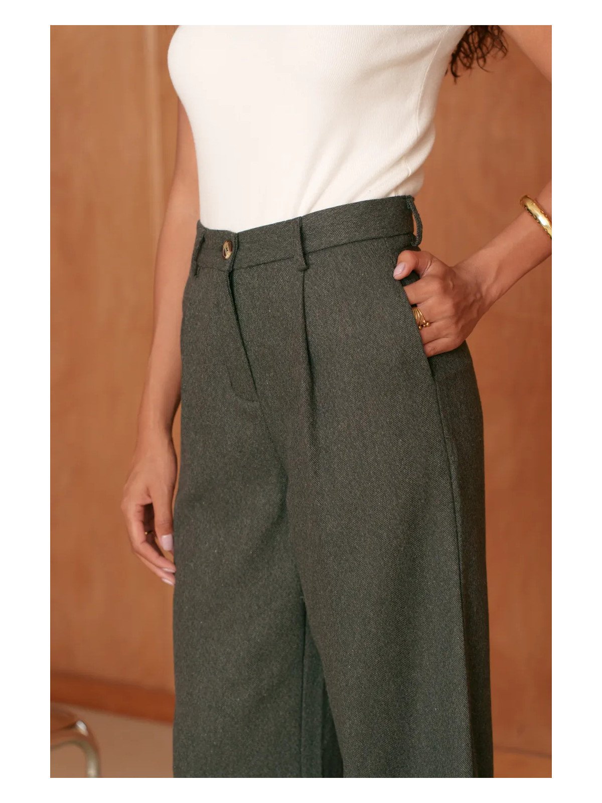 Damen-Hose mit weitem Bein, hohem Bund und Falten